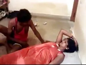 अश्लील वीडियो - दो समलैंगिकों, एक हॉलीवुड सेक्सी फुल मूवी पैर बुत के साथ