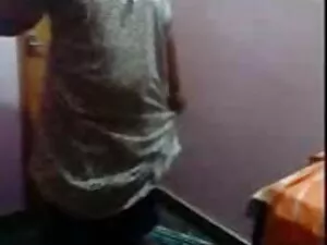 अश्लील वीडियो - कुतिया को एक मोटा एचडी में सेक्सी मूवी चेहरा मिलता है