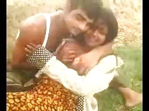 अश्लील वीडियो - P.A.W.Gs ... वीडियो! करीना कपूर की सेक्सी वीडियो मूवी