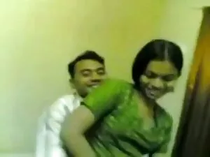 अश्लील वीडियो - बुलबुला बट गोरा फूहड़ गधा पूजा हिंदी मूवी एचडी सेक्सी वीडियो कमबख्त