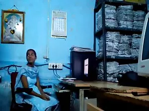 अश्लील वीडियो - 2 लड़कियां अपने लड़के सेक्सी हिंदी मूवी एचडी के साथ कैम पर खेलती हैं