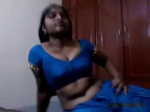 अश्लील वीडियो - खुशी के लिए 2 सेक्सी हिंदी सेक्सी मूवी नौकरानियों