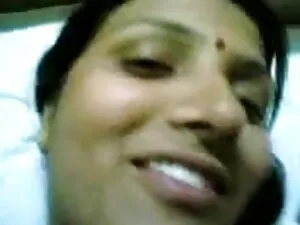 अश्लील वीडियो - सेक्सी जेनिफर अपनी फुल हद में सेक्सी मूवी मुंडा चूत