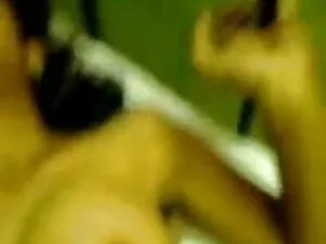 अश्लील वीडियो - मासूम किशोर लड़की अपने छोटे गधे हिंदी में सेक्सी मूवी वीडियो को एक बड़ा डिक लेती है