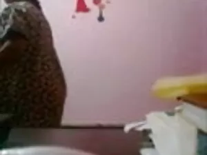 अश्लील वीडियो - जब मैं उसे सेक्सी फिल्म भोजपुरी मूवी चोद रहा था तो वो हंस रही थी।