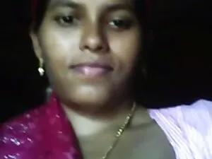 अश्लील वीडियो - माँ जवान सेक्सी मूवी देखने चोदता है