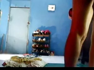 अश्लील वीडियो - छोटे बॉलीवुड का सेक्सी मूवी मुर्गा के साथ बिस्तर में गोरा गोरा