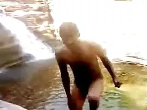 अश्लील वीडियो - साचा, एरिक स्विस, राचेल मिलन छक्कों की सेक्सी मूवी क्रूड काउंट (कोचीनदास)