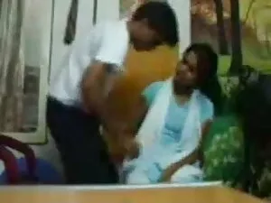 अश्लील वीडियो - ऑरोरा ने वीडियो में सेक्सी पिक्चर मूवी रिंग टॉस खेला